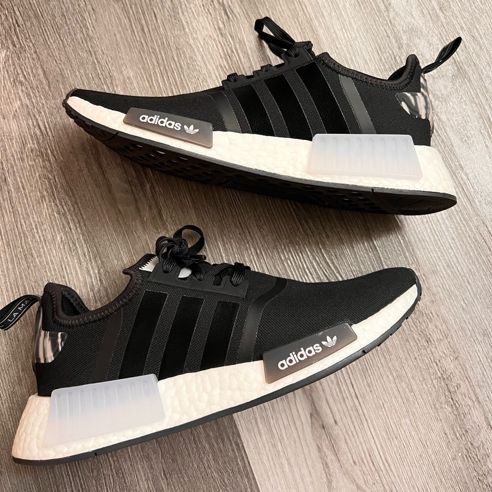 Women’s Adidas Original NMD R1 sneakers